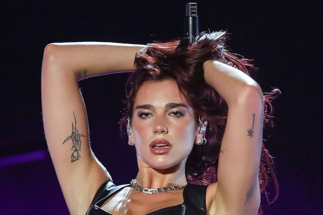Dua Lipa Charms Madrid with Enrique Iglesias Cover and Fan Interactions